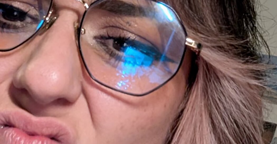 Did You Mean to Share That Selfie? What to Know About Instagram Instants. Did You Mean to Share That Selfie? What to Know About Instagram Instants.