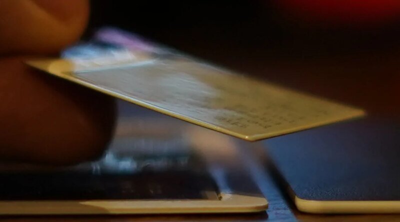 The size of a credit card: This fully functional computer even packs an e-ink screen