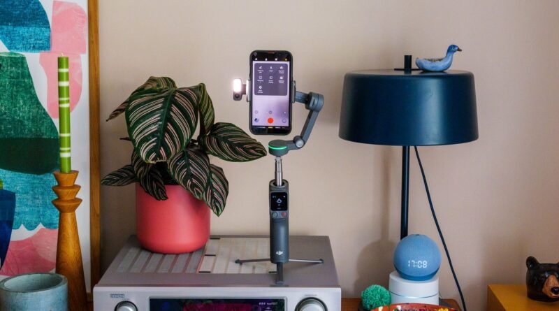DJI Osmo Mobile 8P review: the best folding smartphone gimbal just got better
