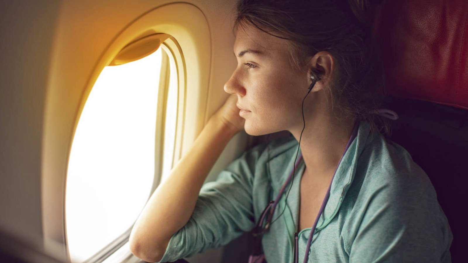 I’m a sleep writer and these are my top 5 hacks for sleeping well on a plane I’m a sleep writer and these are my top 5 hacks for sleeping well on a plane