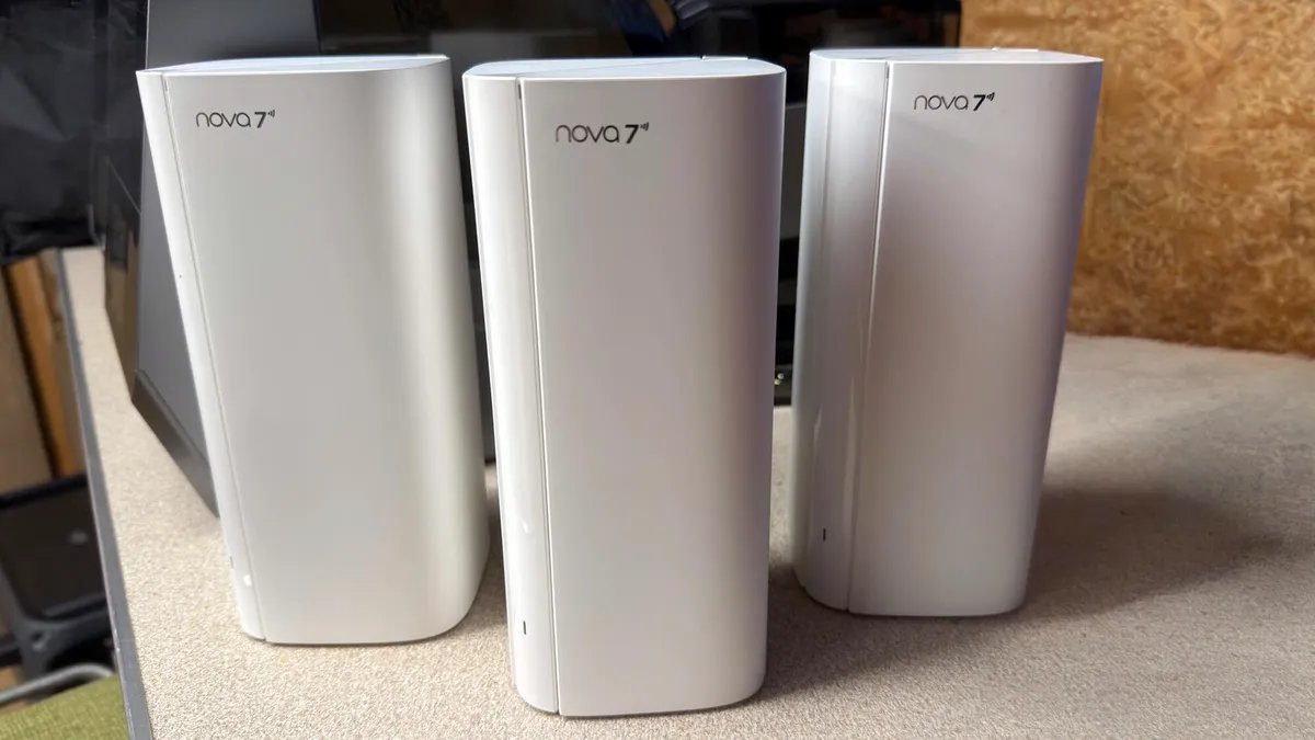 I set up a 0 mesh Wi-Fi system at home, and it handled a dozen 4K video streams with ease