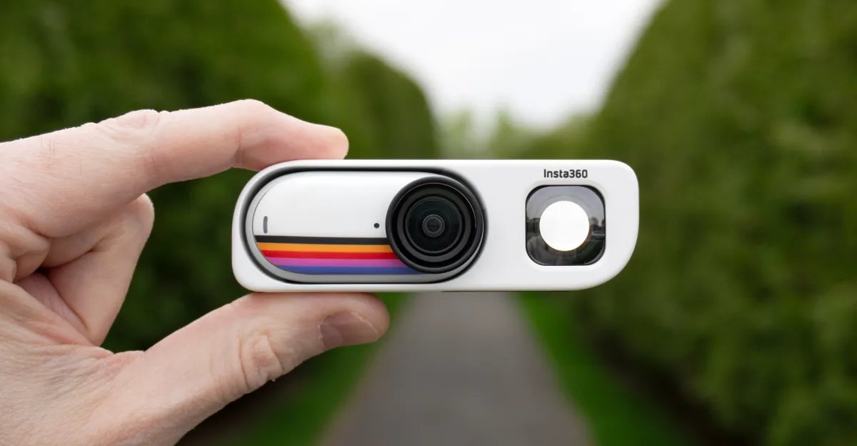 Insta360’s new viewfinder turns its tiny Go 3S into a retro camera. Insta360’s new viewfinder turns its tiny Go 3S into a retro camera.