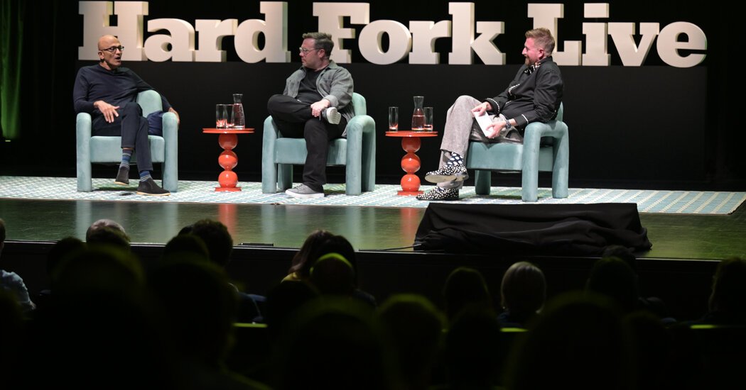 How the ‘Hard Fork’ Hosts Bring Their Tech Podcast to a Live Audience