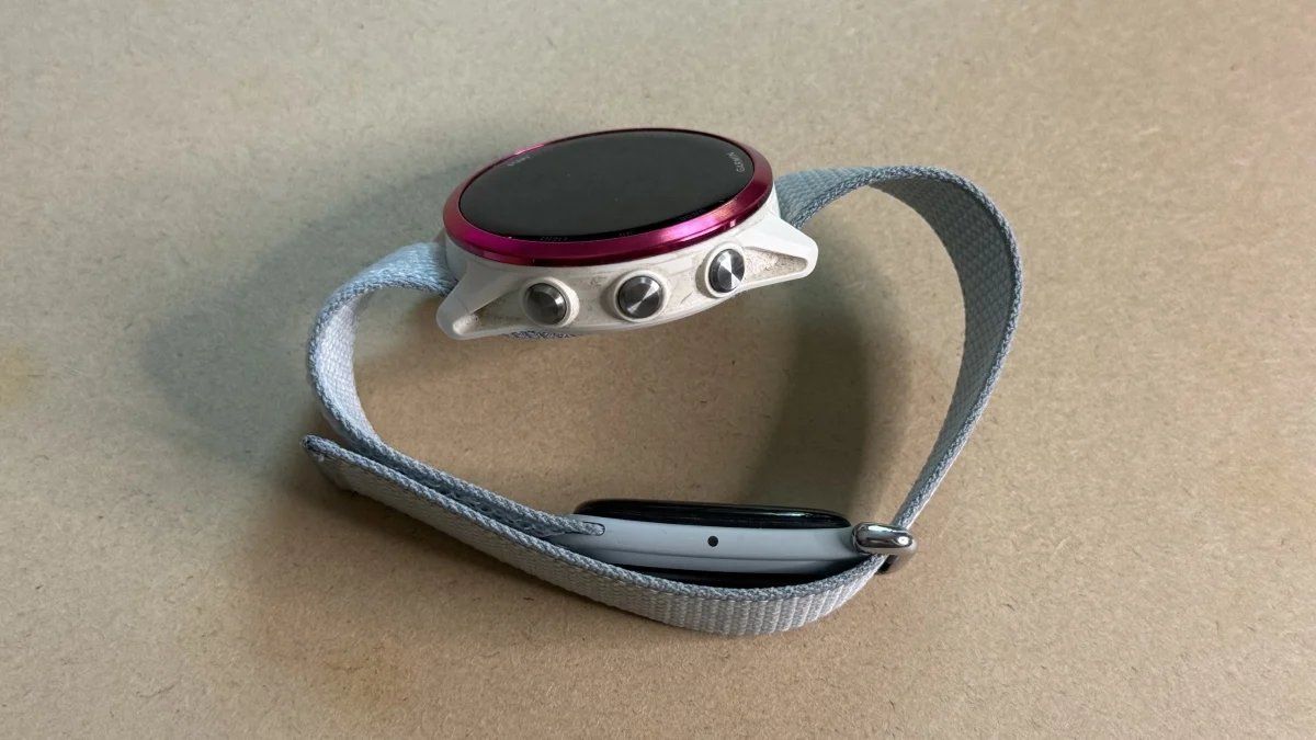 Yes, You Can Put Your Watch and Fitbit Air on the Same Band (but You May Not Want To) Yes, You Can Put Your Watch and Fitbit Air on the Same Band (but You May Not Want To)