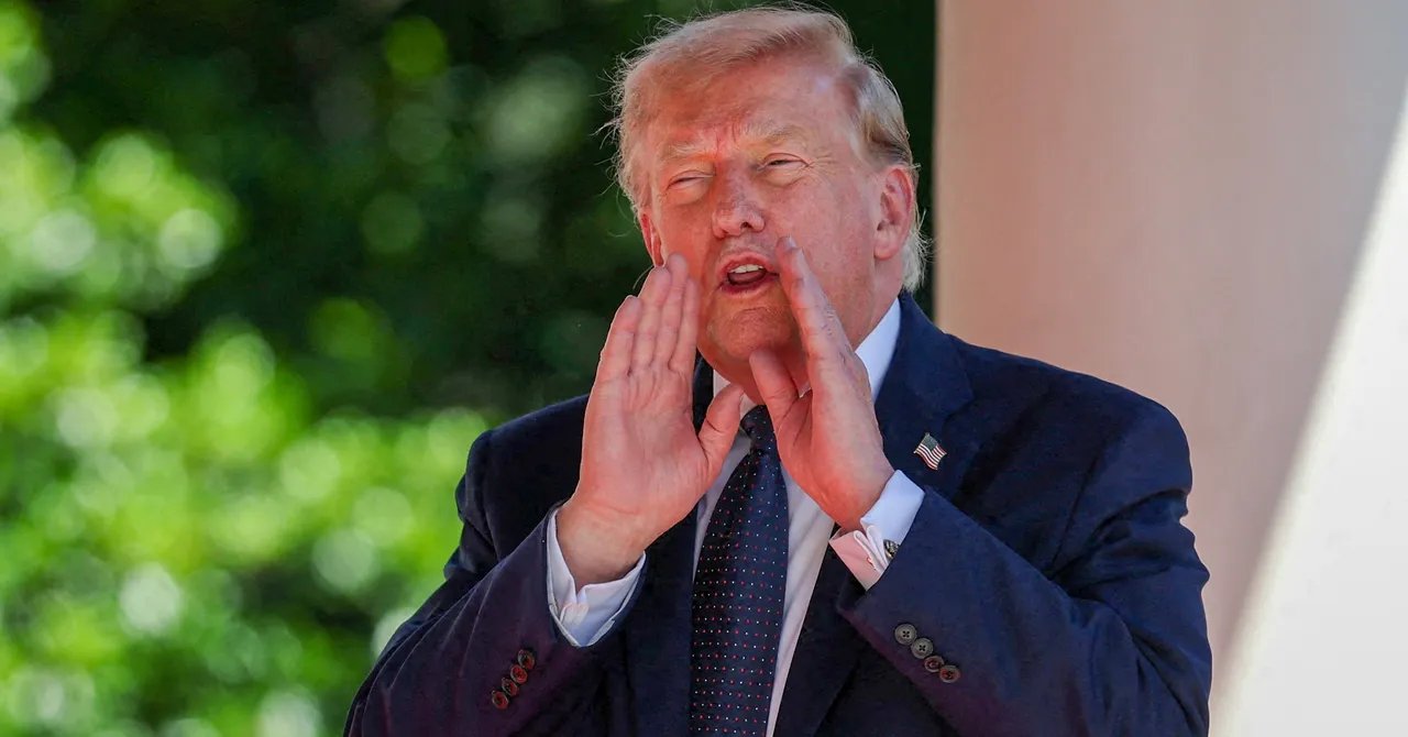 Trump Mocked Mark Zuckerberg and Jeff Bezos by Showing Off Fawning Texts Trump Mocked Mark Zuckerberg and Jeff Bezos by Showing Off Fawning Texts