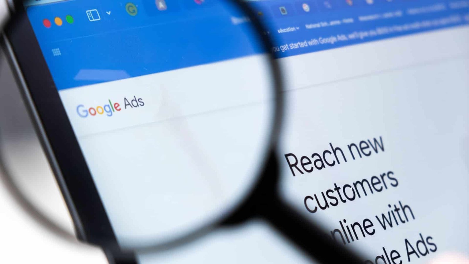 Google tests “Strongest match” labels on Search ads