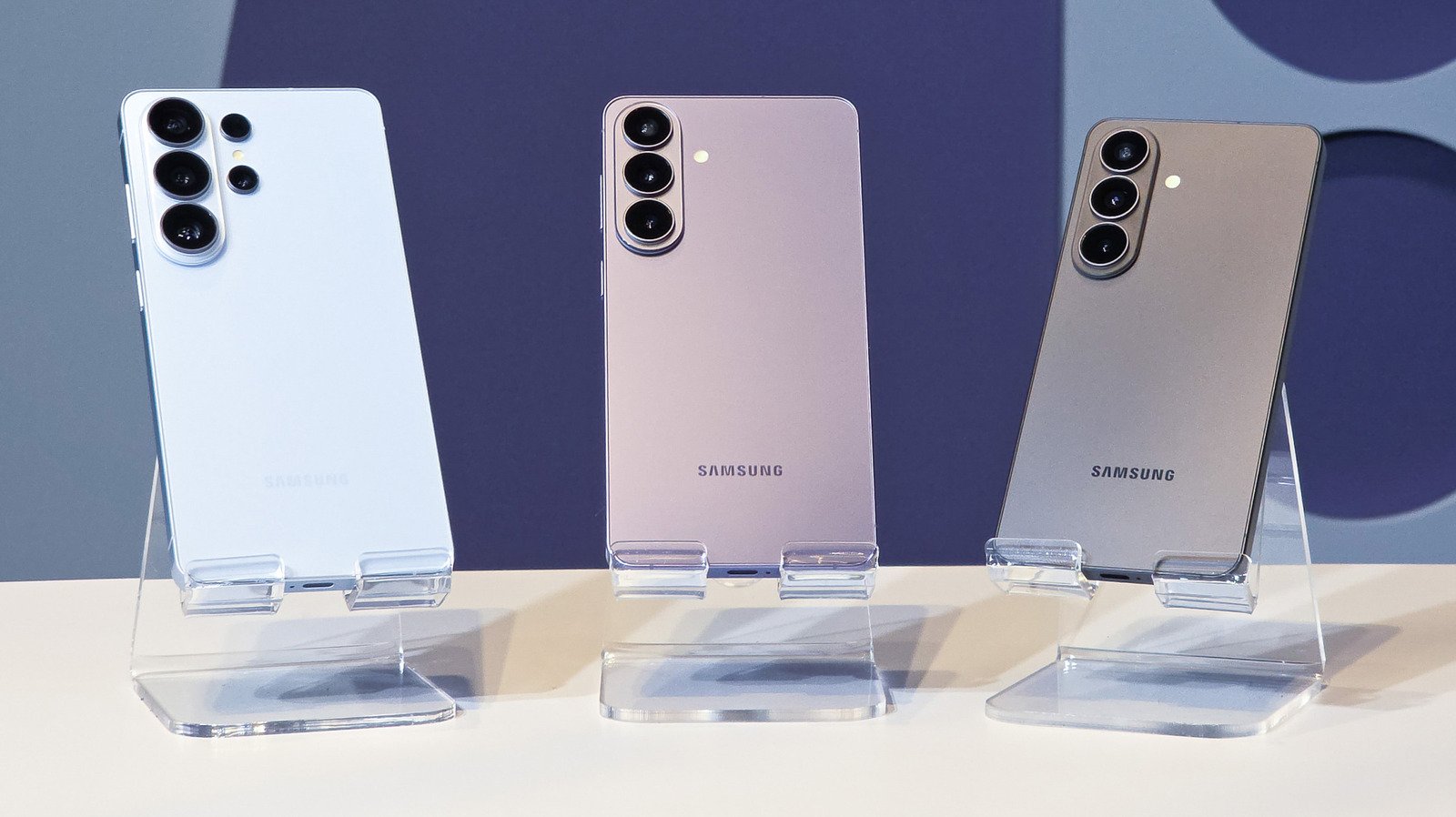 What That Small Flashing Dot On Your Samsung Phone Is Trying To Tell You What That Small Flashing Dot On Your Samsung Phone Is Trying To Tell You