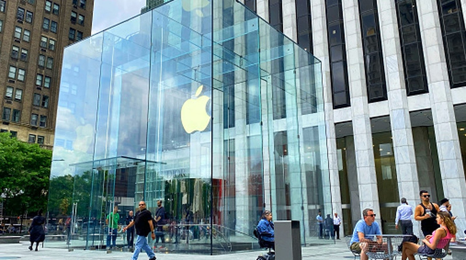 Trump Claims Apple And Intel Closed Deal To Manufacture Chips In The US Trump Claims Apple And Intel Closed Deal To Manufacture Chips In The US