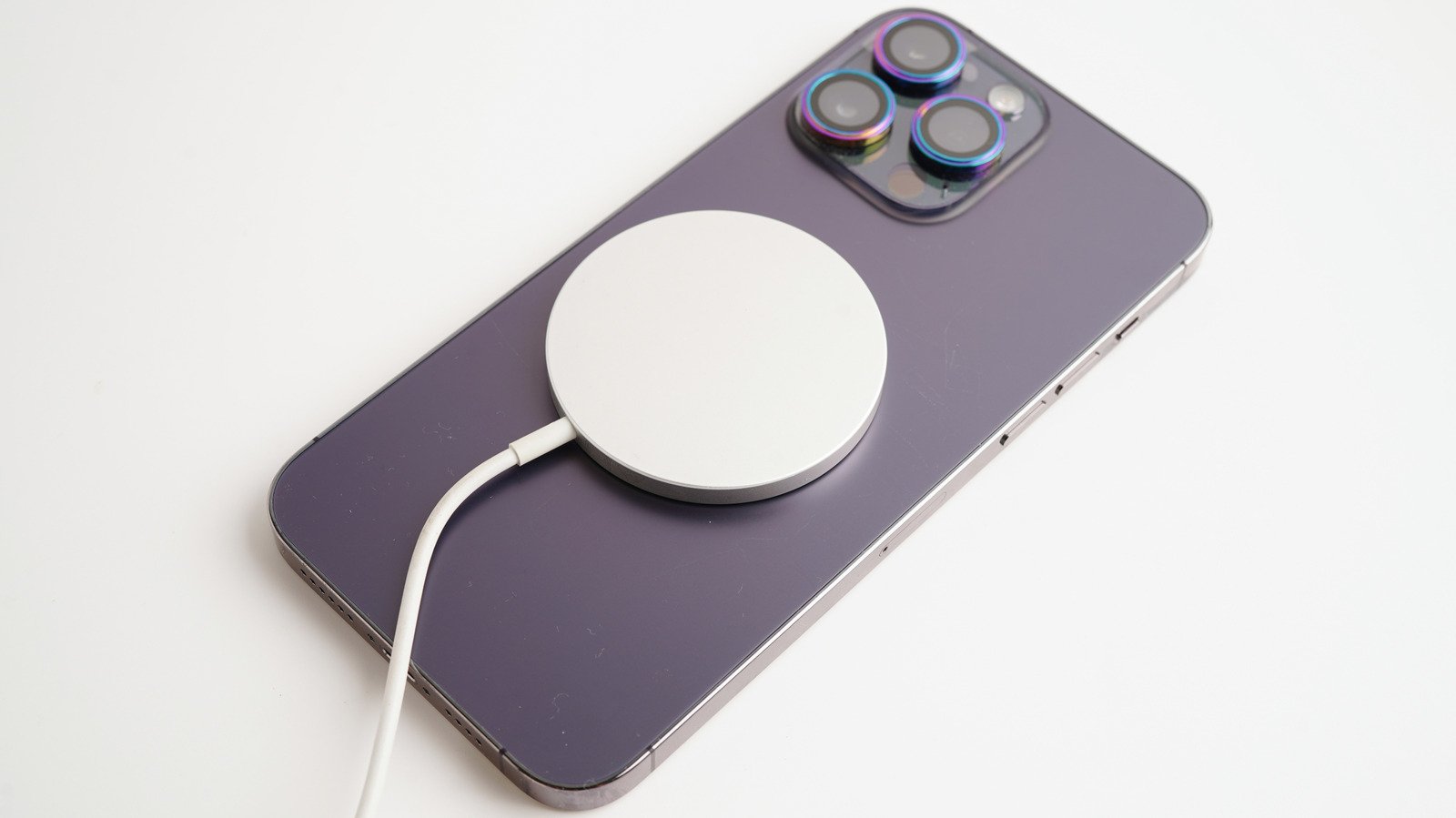 Wireless Charging Wastes Way More Electricity Than Wired, Here’s Why Wireless Charging Wastes Way More Electricity Than Wired, Here’s Why