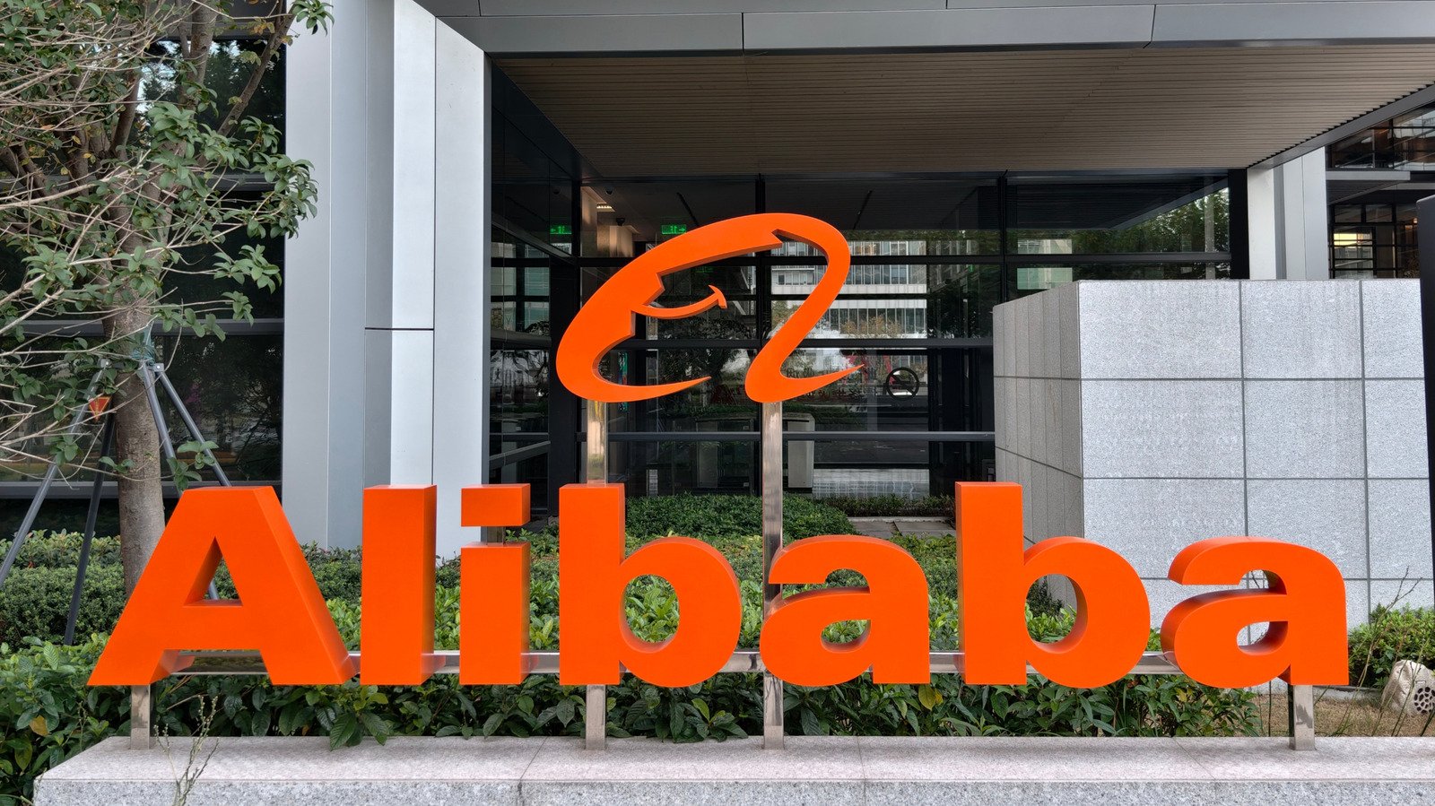 Alibaba Sues The US Government For Adding It To List Of Firms Linked To Chinese Military Alibaba Sues The US Government For Adding It To List Of Firms Linked To Chinese Military
