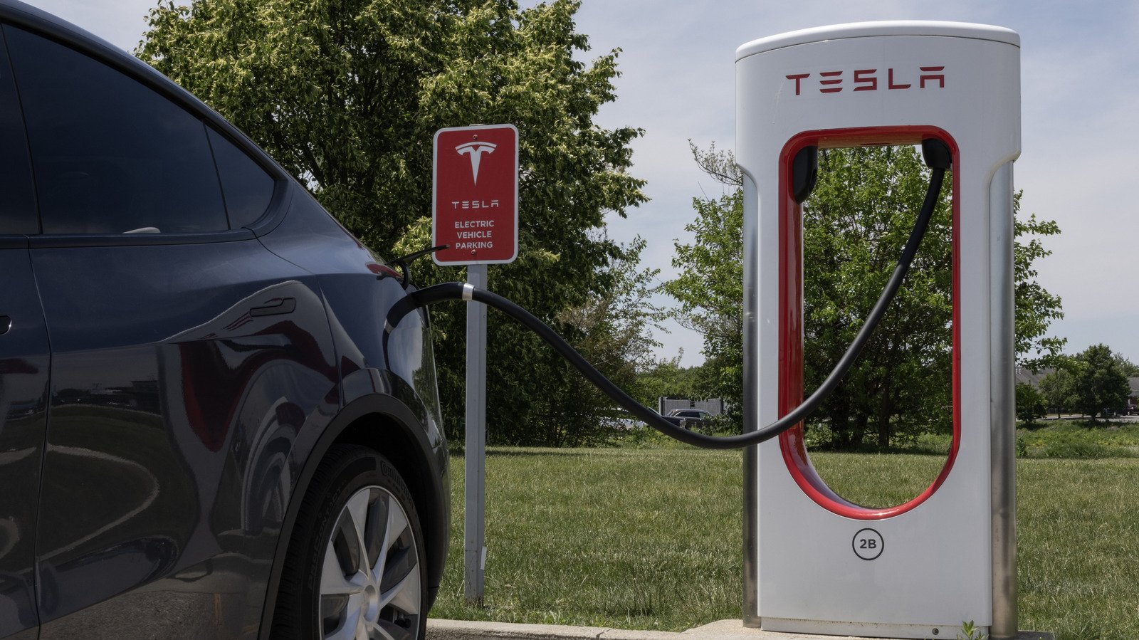 Family Files Wrongful Death Suit Following Tesla Crash In Texas Family Files Wrongful Death Suit Following Tesla Crash In Texas
